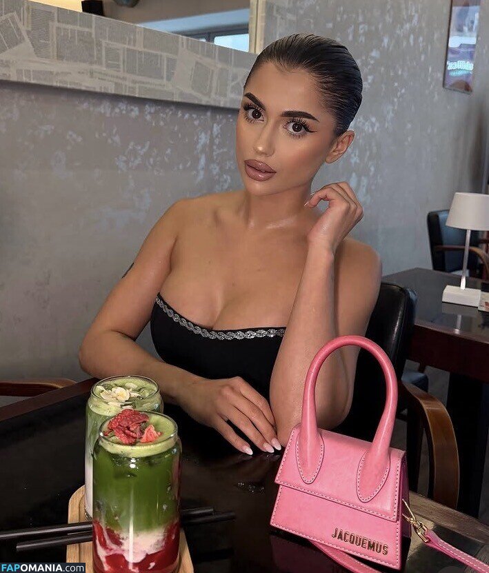 Azra Sokira / e.s.azra Meztelen OnlyFans  Kikerült fotó #2