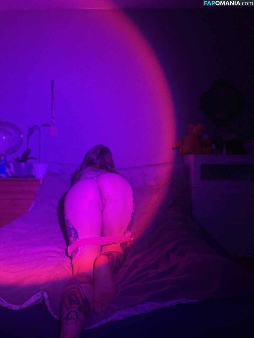 belaya_devushka / зато красивая Meztelen OnlyFans  Kikerült fotó #3