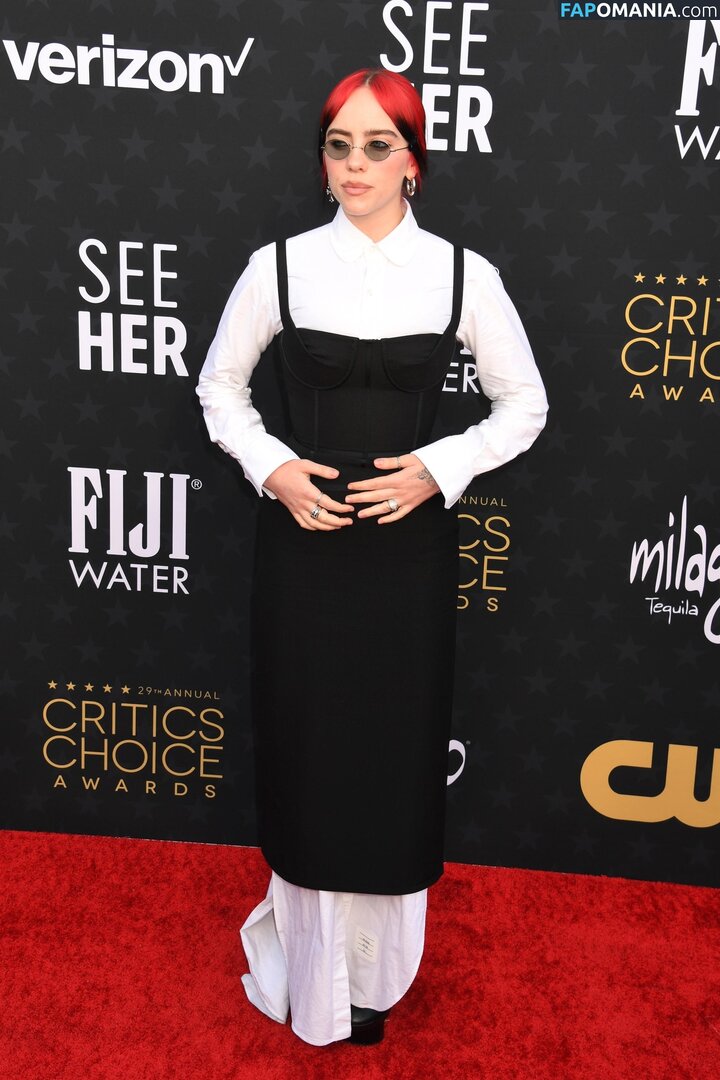 Billie Eilish / Fake / billeeilish / billieeilish Meztelen OnlyFans  Kikerült fotó #1178