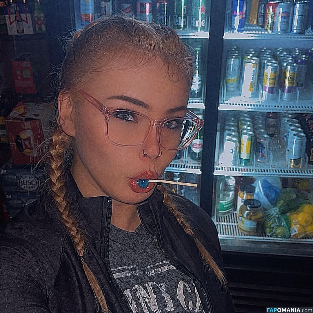 Busty Kristen from Iowa Meztelen OnlyFans  Kikerült fotó #3
