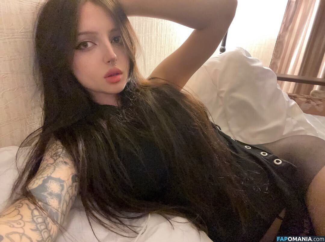 busty nosferatu / bustynosferatu / lolyacarson Meztelen OnlyFans  Kikerült fotó #1