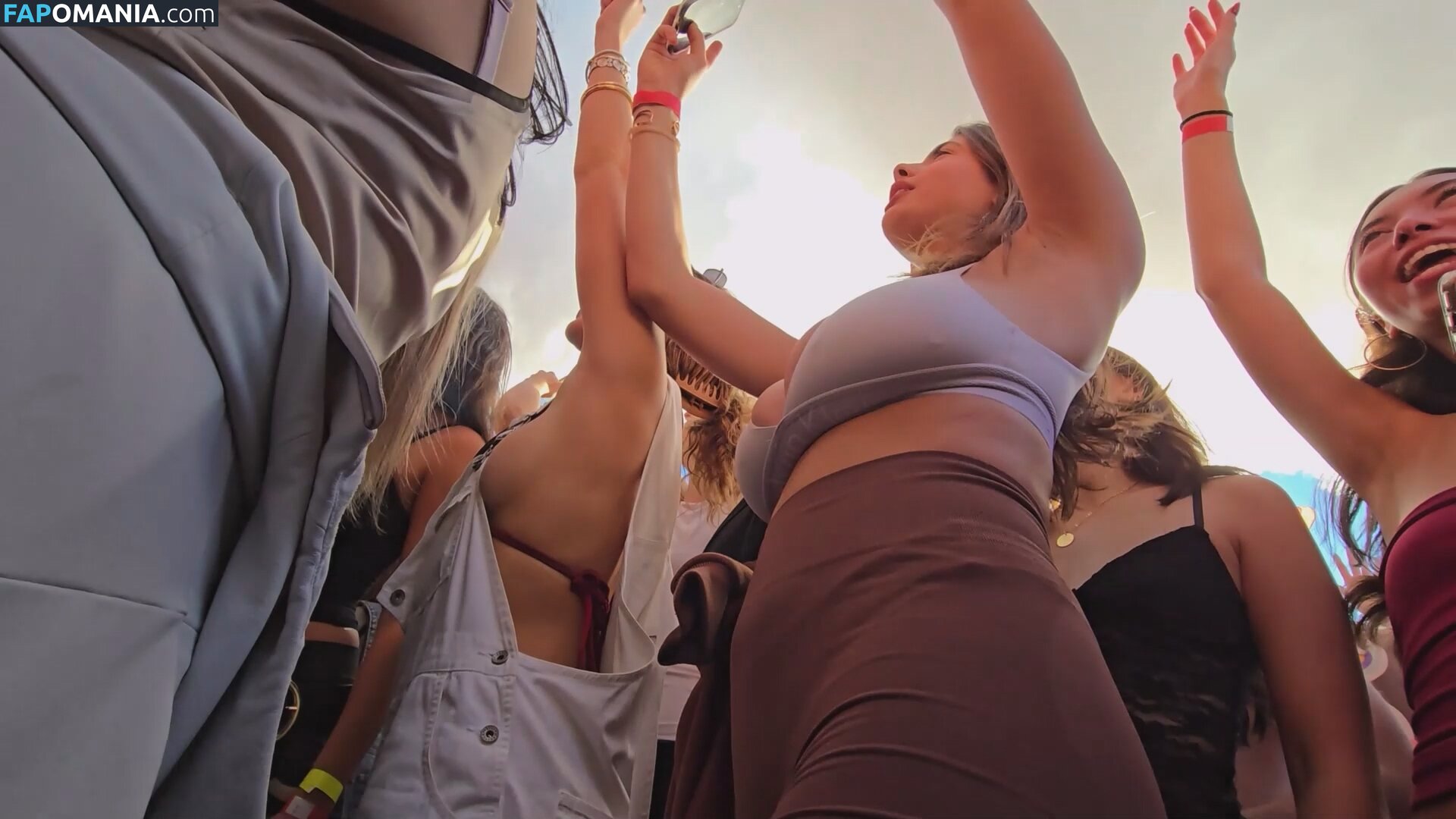 CANDID Boobs / bouncy / braless / cleavage / downblouse / jiggly Meztelen OnlyFans  Kikerült fotó #3