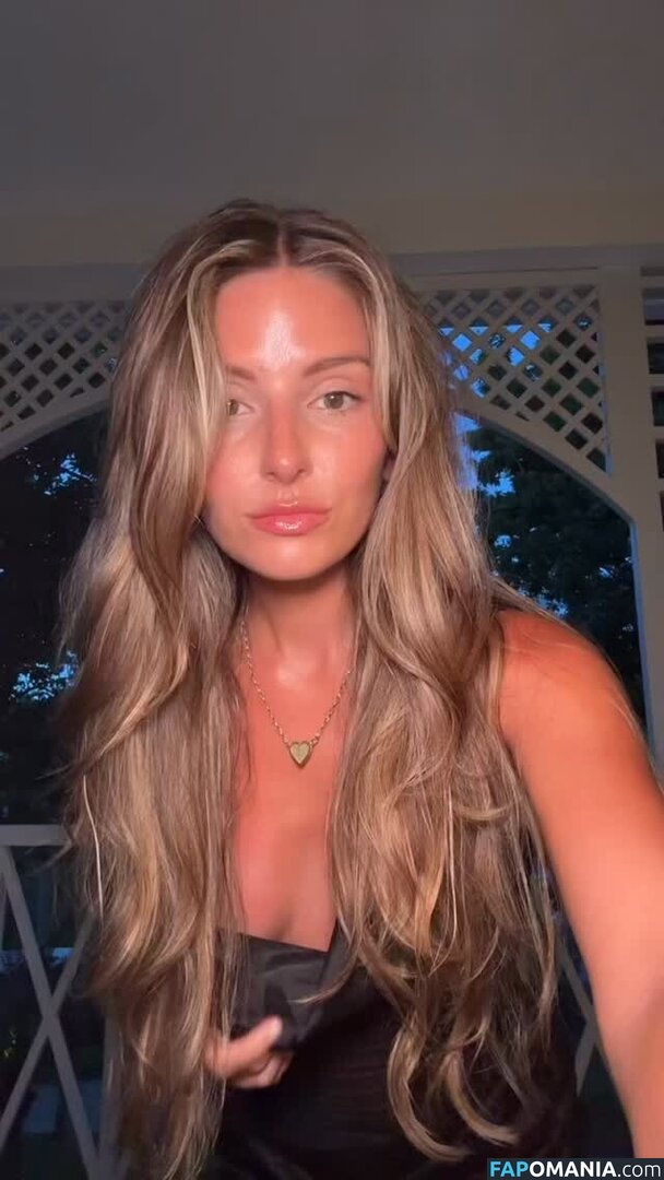 Carla Bezanson / carlabezanson Meztelen OnlyFans  Kikerült fotó #3