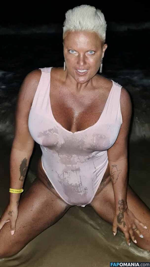 Caroline Öberg / carrooberg Meztelen OnlyFans  Kikerült fotó #2