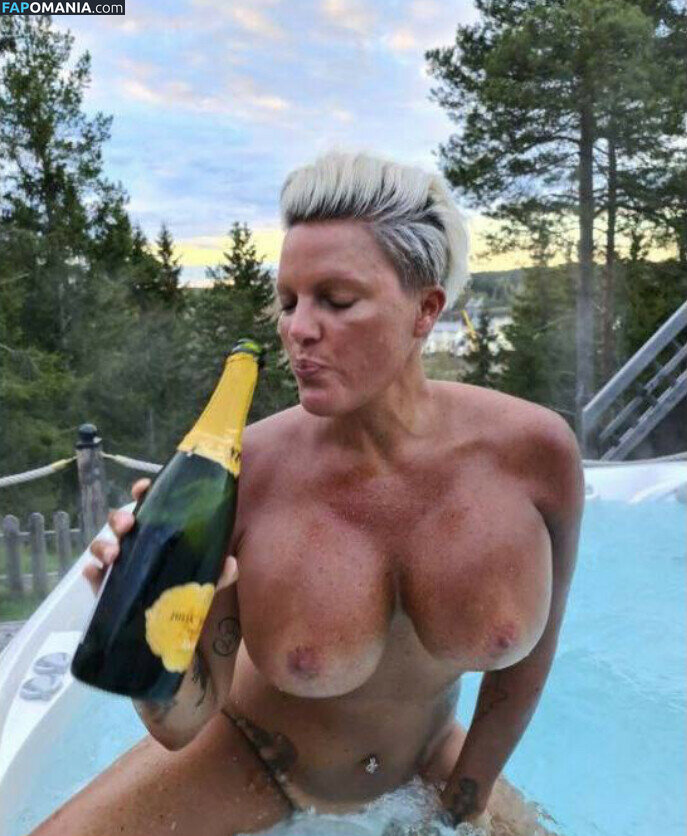 Caroline Öberg / carrooberg Meztelen OnlyFans  Kikerült fotó #18