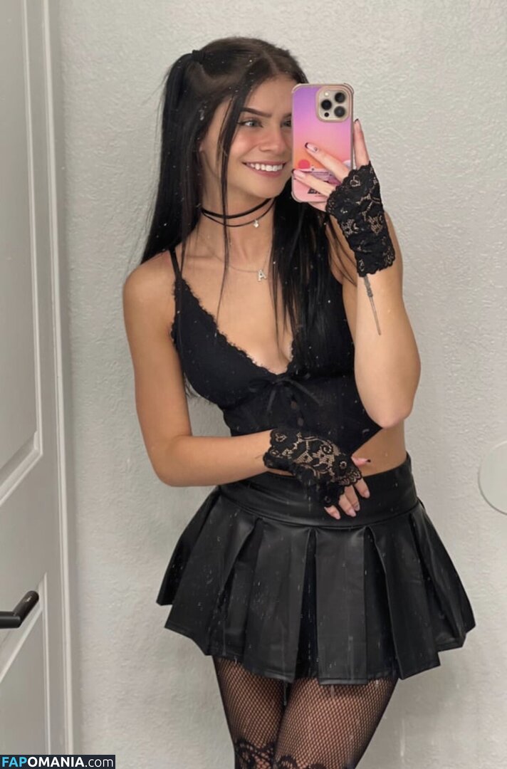 Cassiana Pozzi / cassianapozzi Meztelen OnlyFans  Kikerült fotó #4