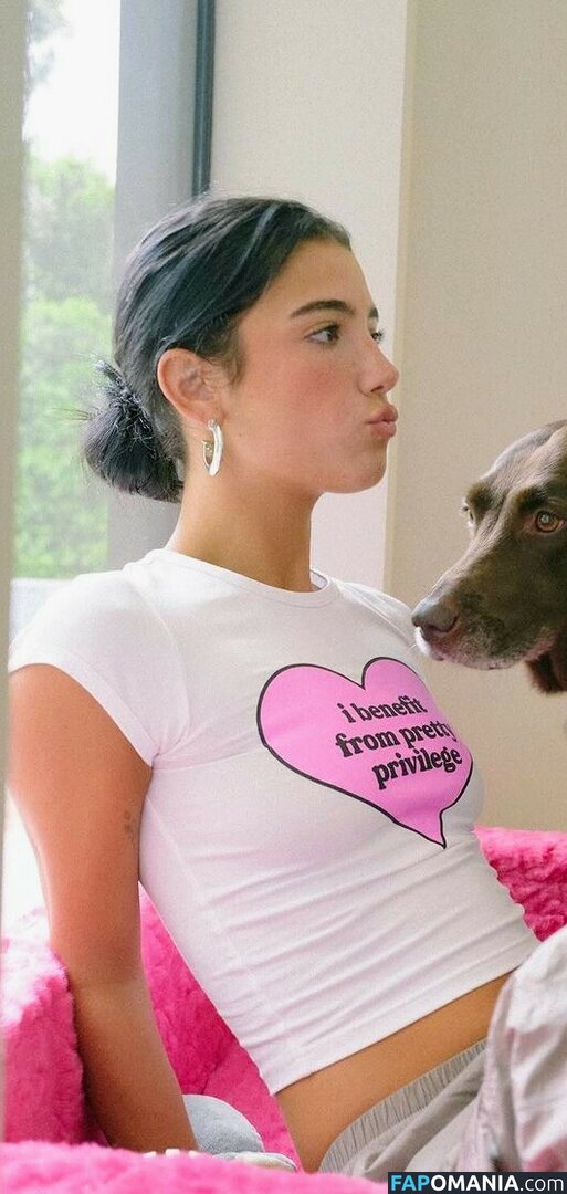 Charli D'Amelio / Charli Damelio / charlidamelio / charliesdamelio Meztelen OnlyFans  Kikerült fotó #562