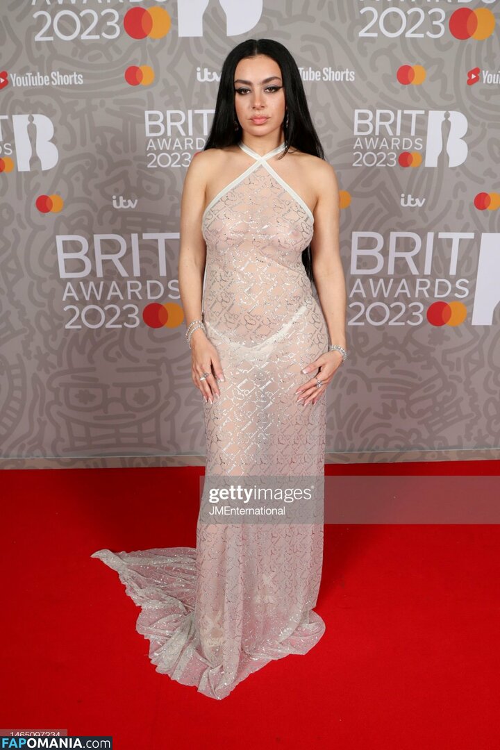 Charli XCX / charli_xcx / charlignarly / charlixcx / https: Meztelen OnlyFans  Kikerült fotó #83