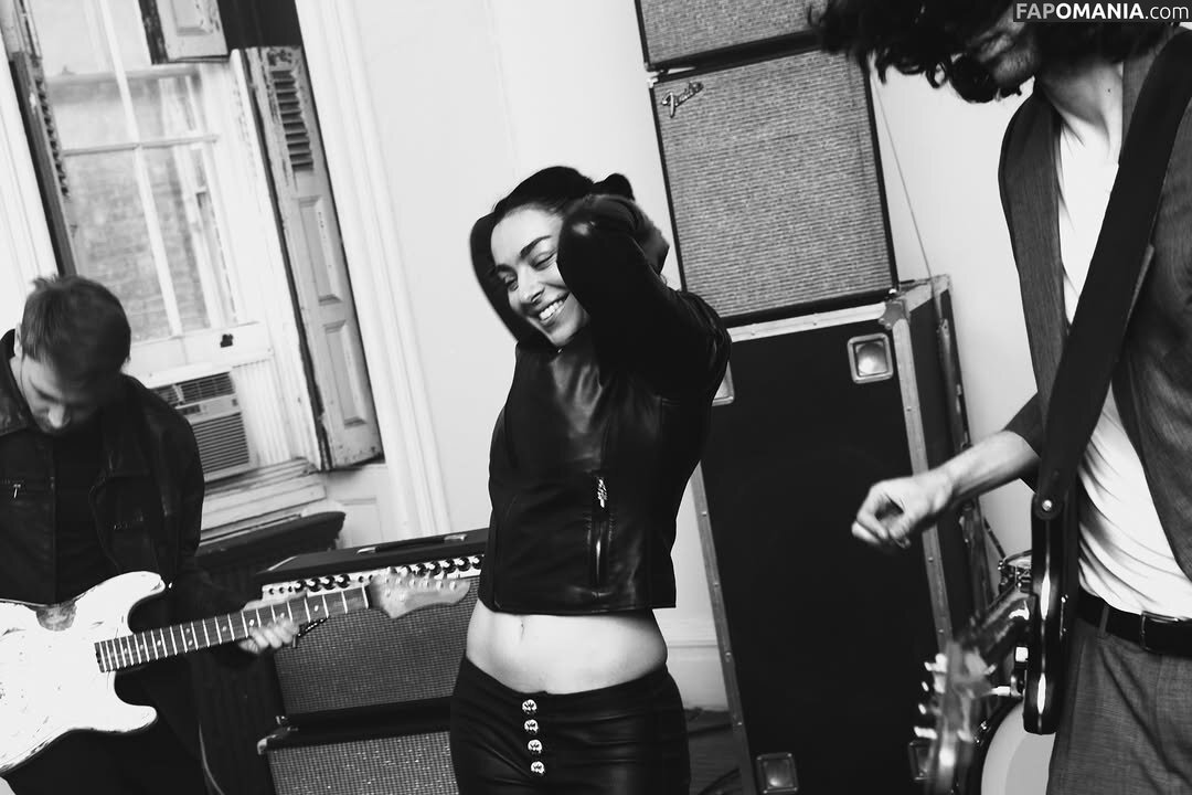 Charli XCX / charli_xcx / charlignarly / charlixcx / https: Meztelen OnlyFans  Kikerült fotó #1262