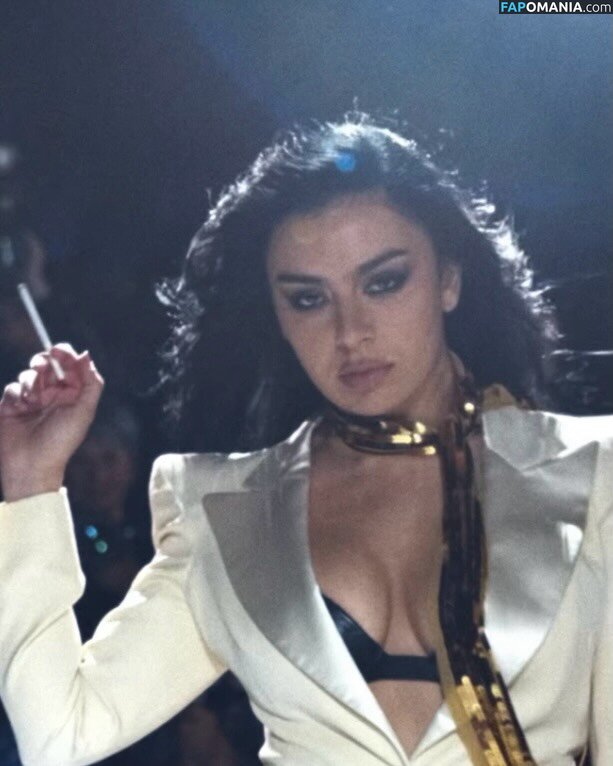 Charli XCX / charli_xcx / charlignarly / charlixcx / https: Meztelen OnlyFans  Kikerült fotó #1268