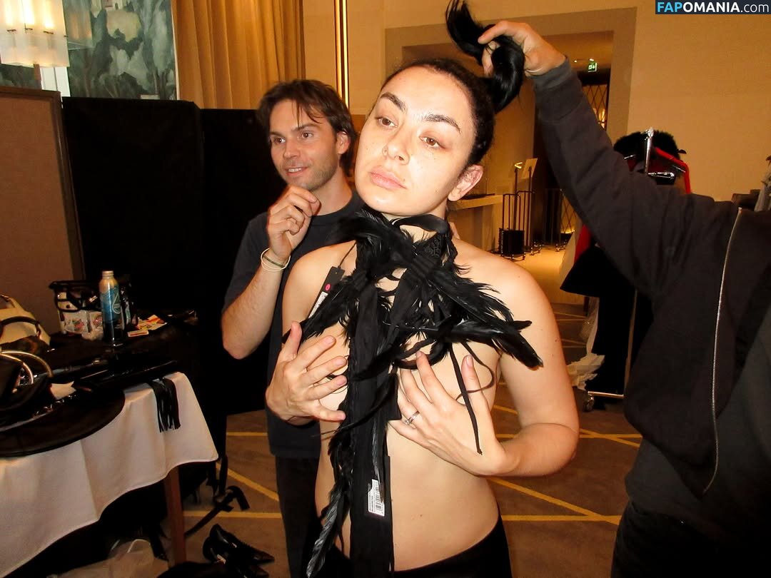 Charli XCX / charli_xcx / charlignarly / charlixcx / https: Meztelen OnlyFans  Kikerült fotó #1269