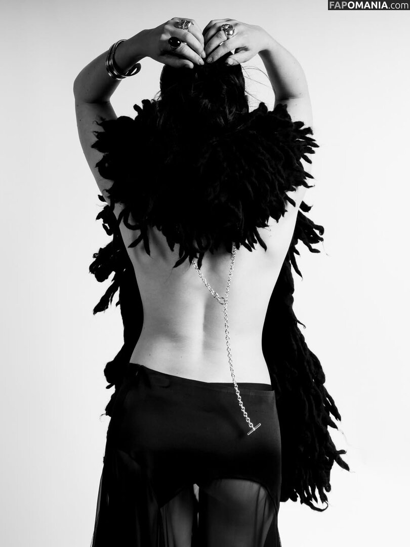 Charli XCX / charli_xcx / charlignarly / charlixcx / https: Meztelen OnlyFans  Kikerült fotó #1271