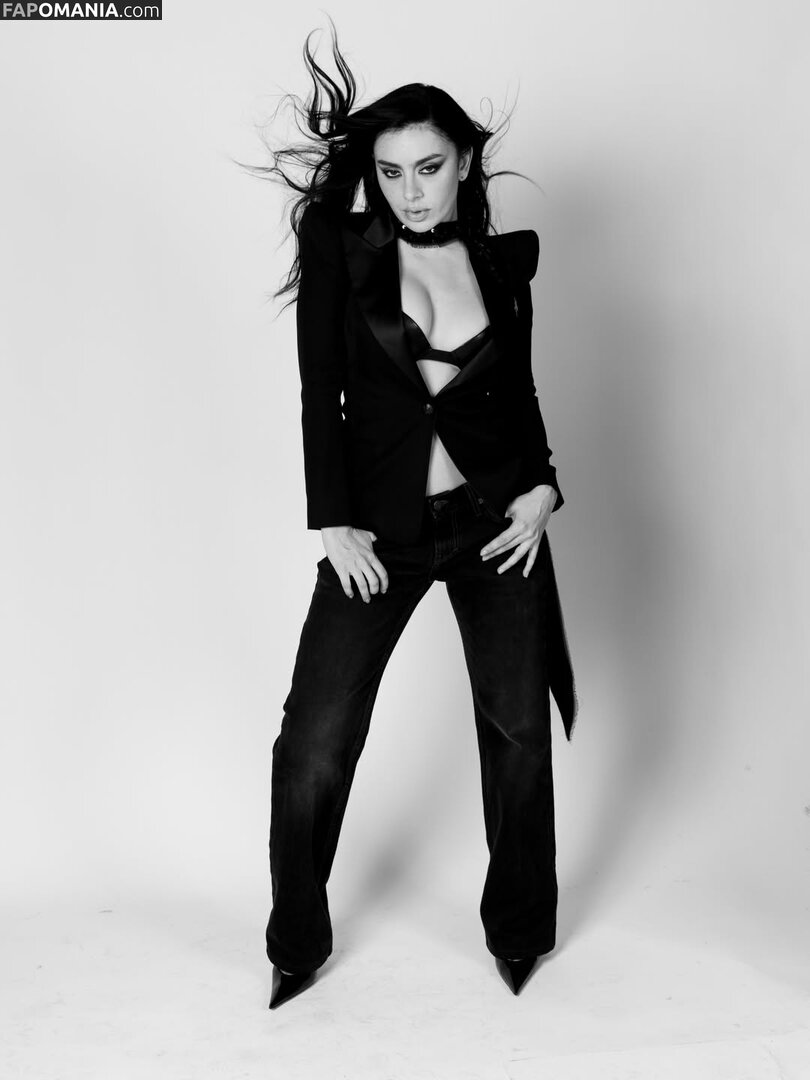 Charli XCX / charli_xcx / charlignarly / charlixcx / https: Meztelen OnlyFans  Kikerült fotó #1272