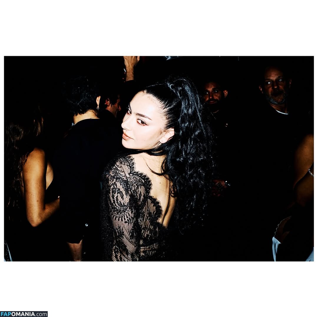Charli XCX / charli_xcx / charlignarly / charlixcx / https: Meztelen OnlyFans  Kikerült fotó #1285