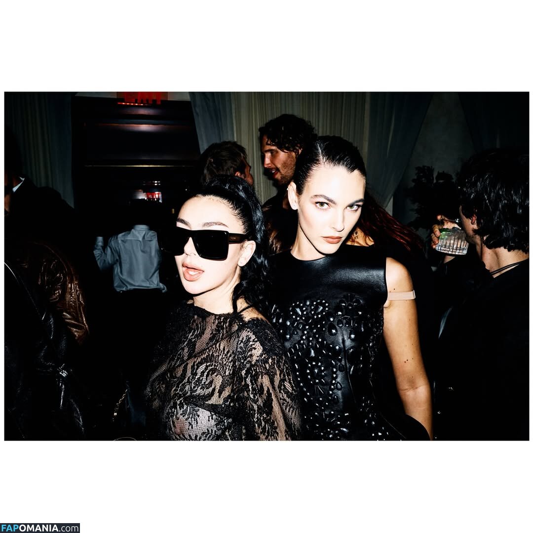 Charli XCX / charli_xcx / charlignarly / charlixcx / https: Meztelen OnlyFans  Kikerült fotó #1286