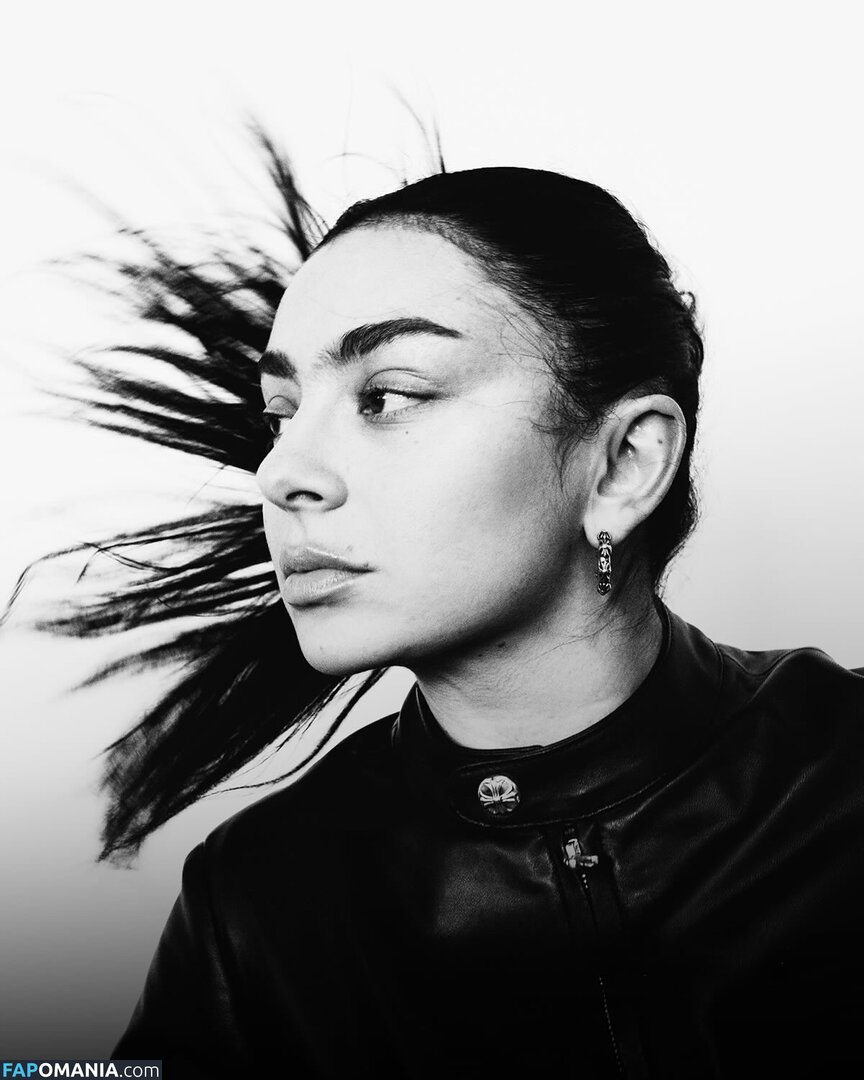 Charli XCX / charli_xcx / charlignarly / charlixcx / https: Meztelen OnlyFans  Kikerült fotó #1287