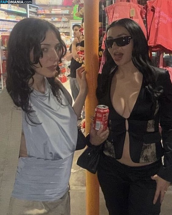 Charli XCX / charli_xcx / charlignarly / charlixcx / https: Meztelen OnlyFans  Kikerült fotó #1288
