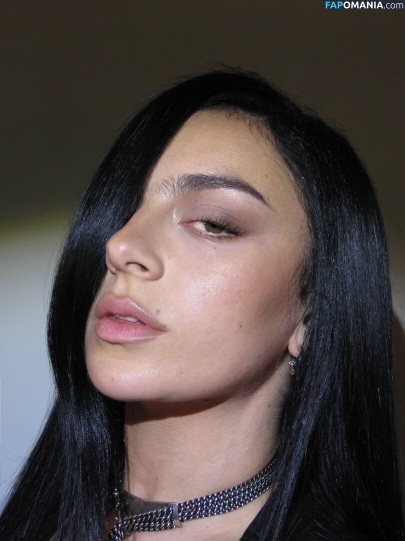 Charli XCX / charli_xcx / charlignarly / charlixcx / https: Meztelen OnlyFans  Kikerült fotó #1291
