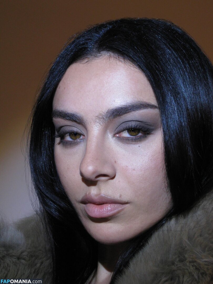 Charli XCX / charli_xcx / charlignarly / charlixcx / https: Meztelen OnlyFans  Kikerült fotó #1292