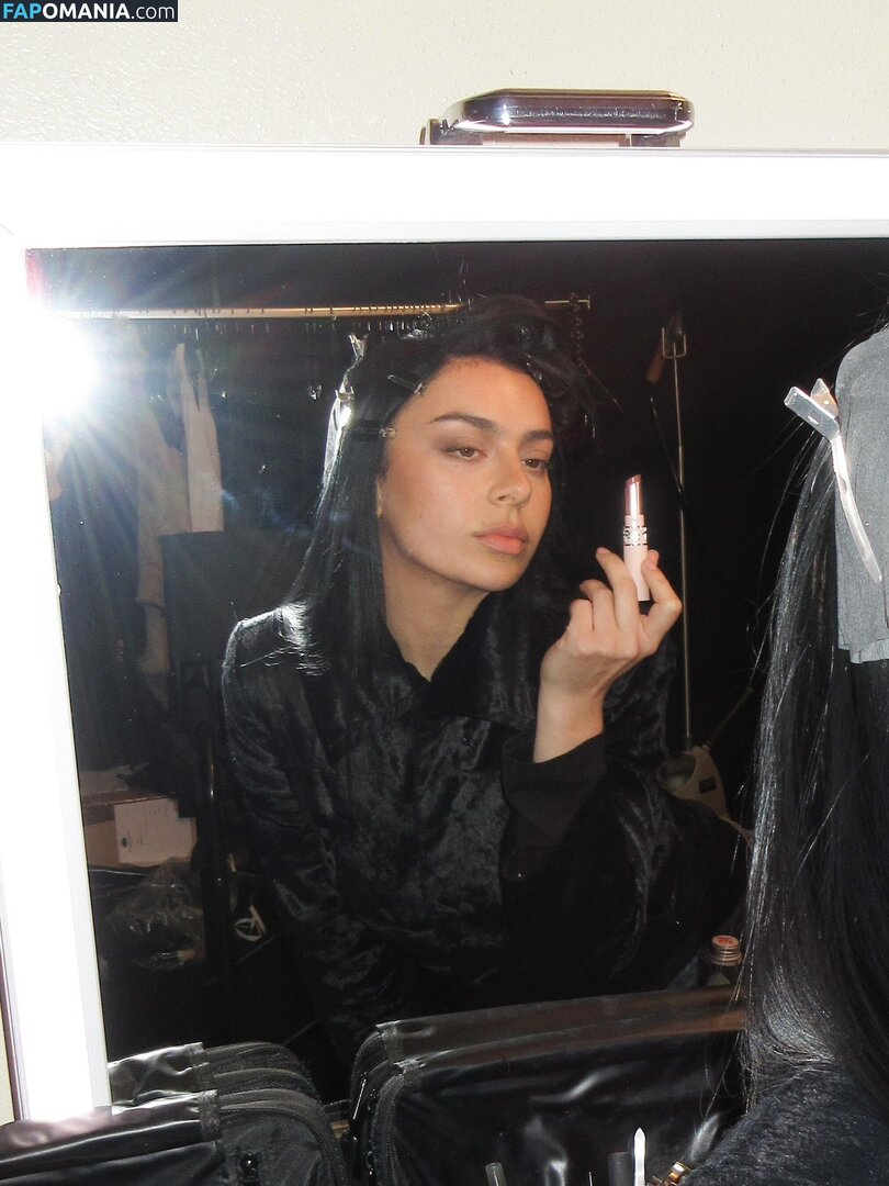 Charli XCX / charli_xcx / charlignarly / charlixcx / https: Meztelen OnlyFans  Kikerült fotó #1293
