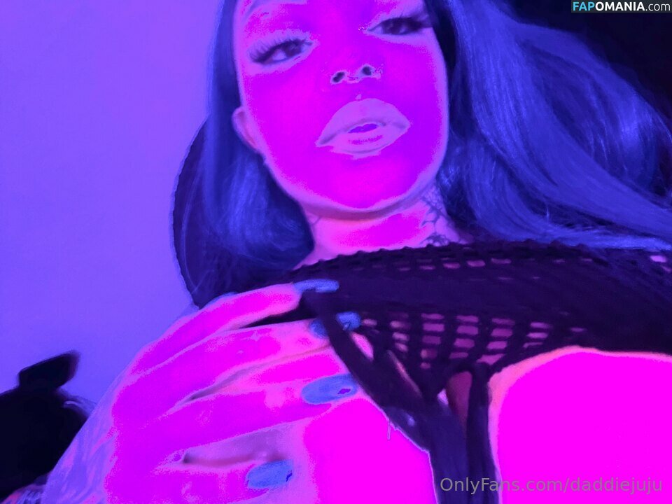 Daddiejuju / Earth2julisa Meztelen OnlyFans  Kikerült fotó #2