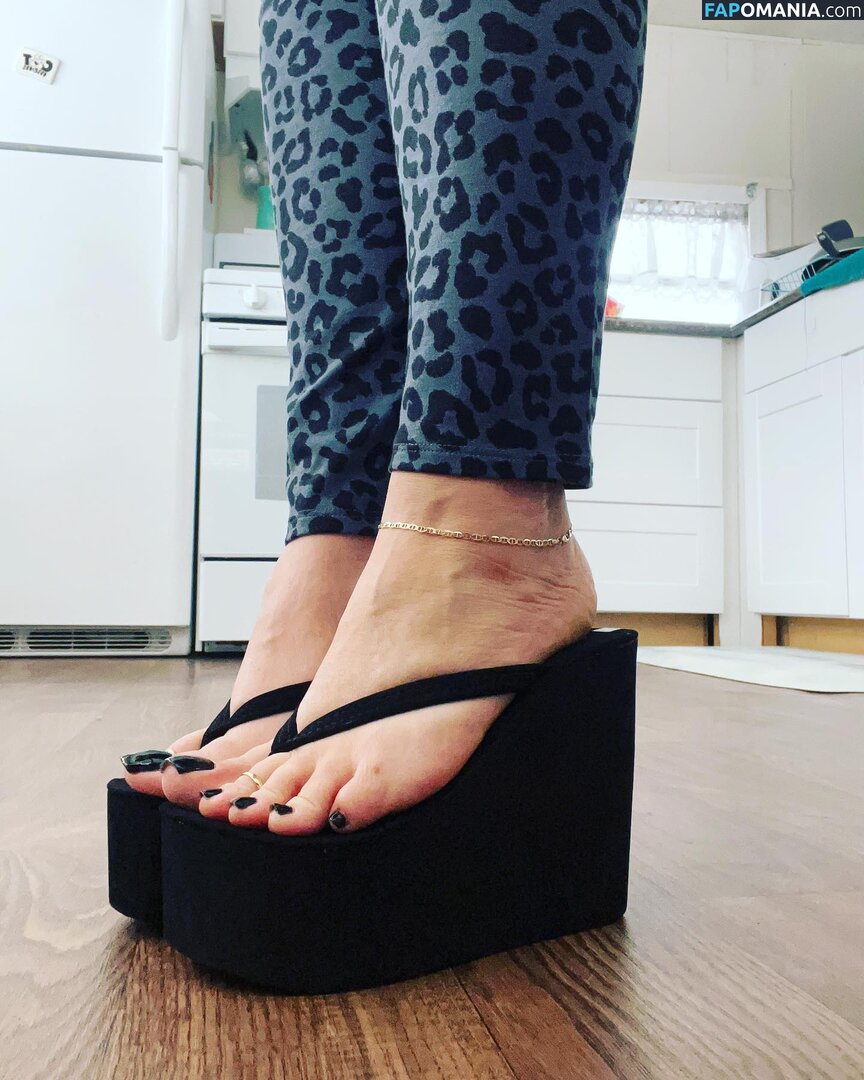 Dani Lee / Loveher_toes / iamhershei_ Meztelen OnlyFans  Kikerült fotó #2