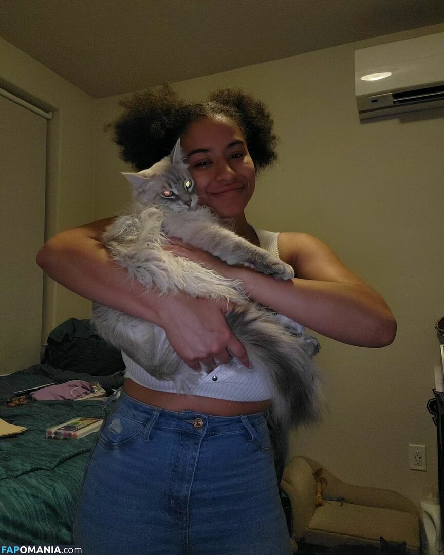 Dina / _ur_russian_dina / coco_ppop01 / dinadewgong Meztelen OnlyFans  Kikerült fotó #6