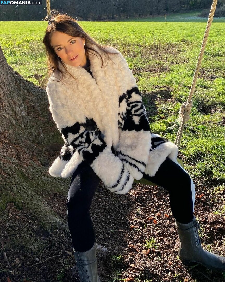Elizabeth Hurley / elizabethhurley / elizabethhurley1 Meztelen OnlyFans  Kikerült fotó #334