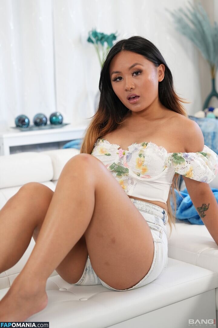 Elle Voneva / Phoebe Kalib / PhoebeKalib Meztelen OnlyFans  Kikerült fotó #5