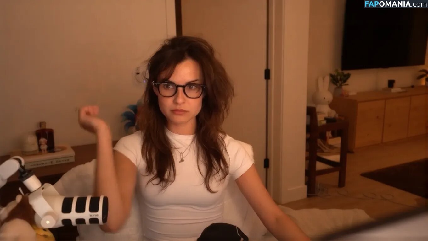 emilydaniellam / emilylynne / meilylol / valkyrae assistant Meztelen OnlyFans  Kikerült fotó #3
