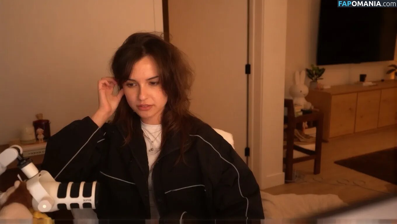 emilydaniellam / emilylynne / meilylol / valkyrae assistant Meztelen OnlyFans  Kikerült fotó #5