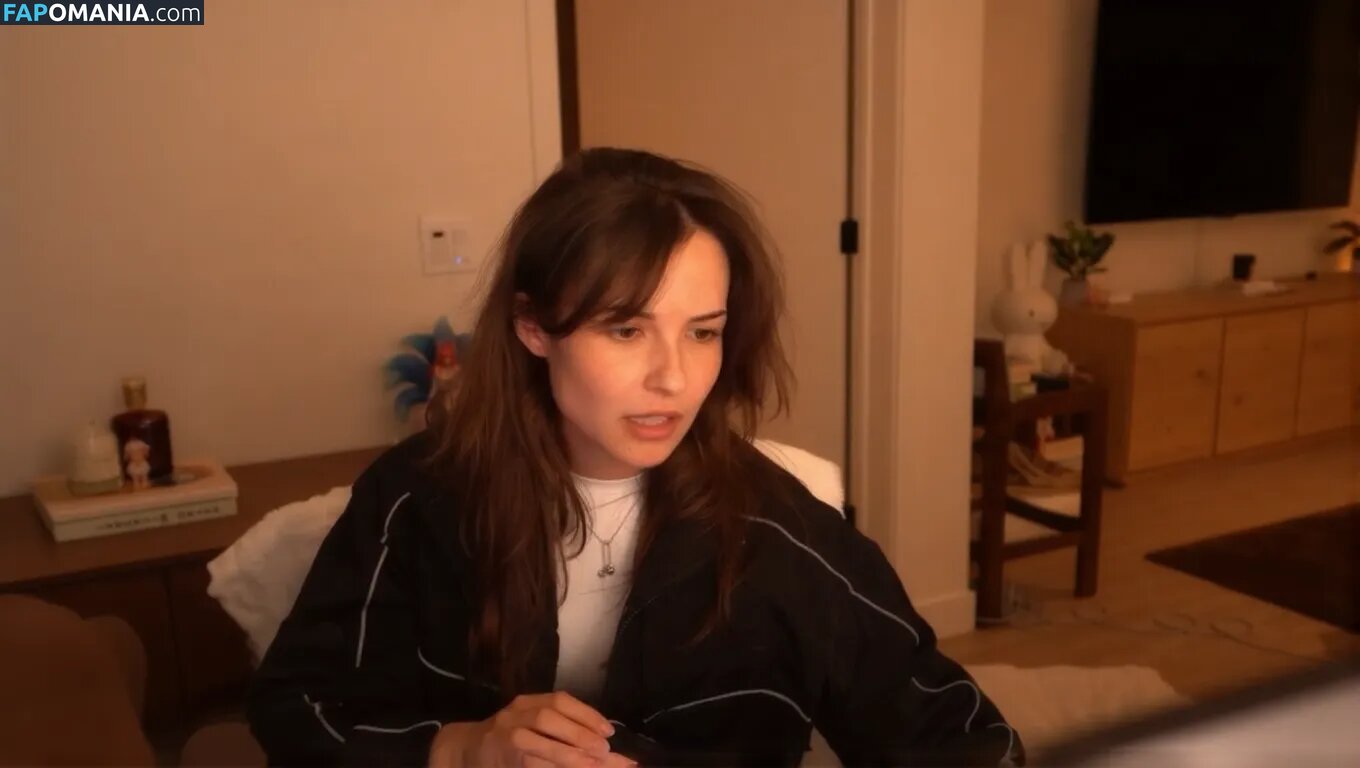 emilydaniellam / emilylynne / meilylol / valkyrae assistant Meztelen OnlyFans  Kikerült fotó #6