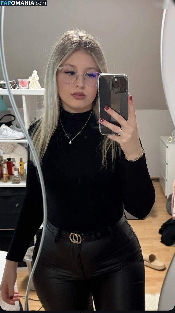 emmi.krii Meztelen OnlyFans  Kikerült fotó #1
