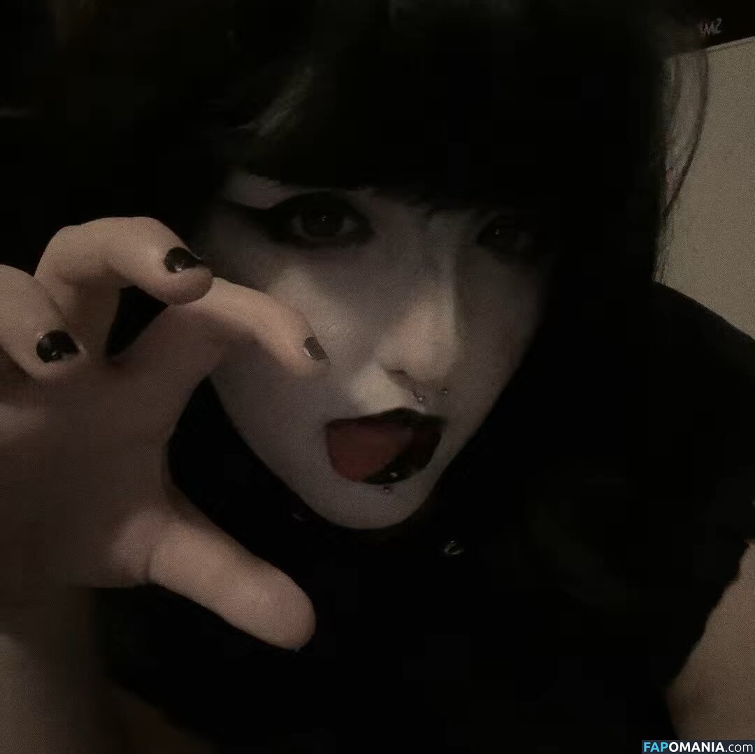 Myka / floral.and.fading._ / lets.cheers.t0.this Meztelen OnlyFans  Kikerült fotó #1