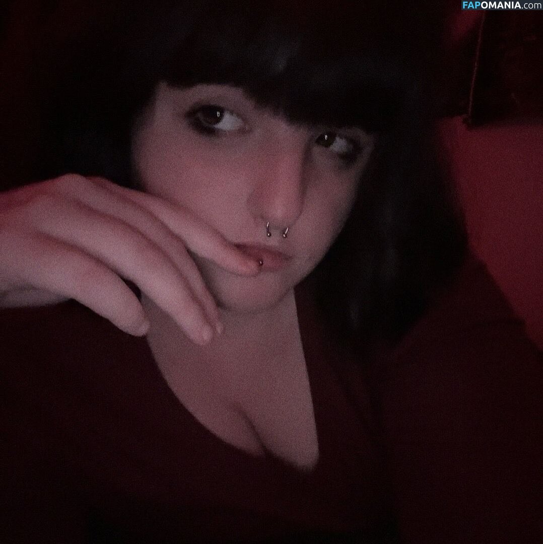 Myka / floral.and.fading._ / lets.cheers.t0.this Meztelen OnlyFans  Kikerült fotó #2