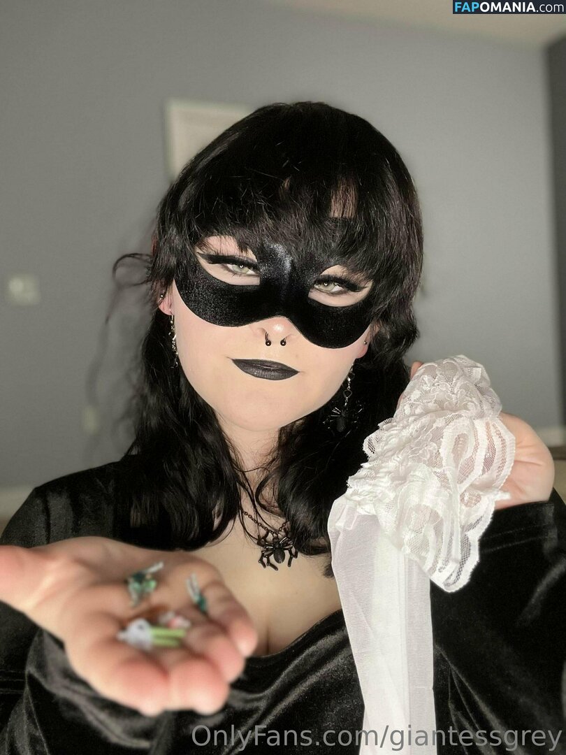 giantessgrey / grimlygrey Meztelen OnlyFans  Kikerült fotó #19