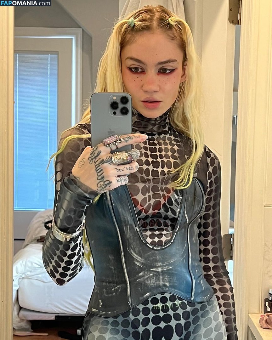 Grimes Meztelen OnlyFans  Kikerült fotó #4