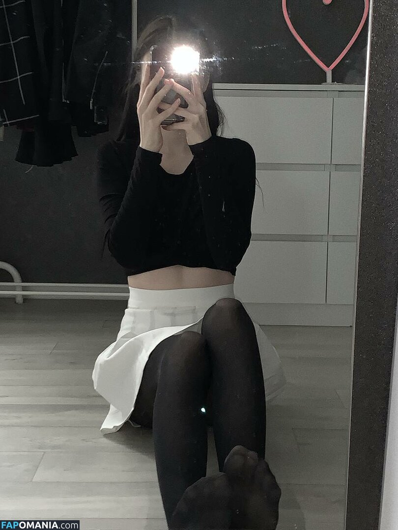 868833525 / grystnaya____ / grystnayaanya / matreshkaa / грустная аня Meztelen OnlyFans  Kikerült fotó #1