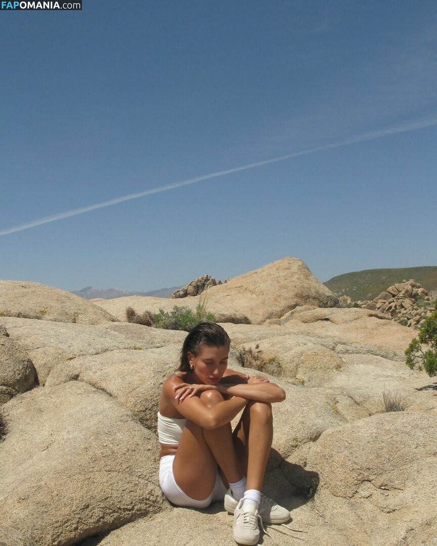 Hailey Baldwin Bieber / haileybieber Meztelen OnlyFans  Kikerült fotó #10