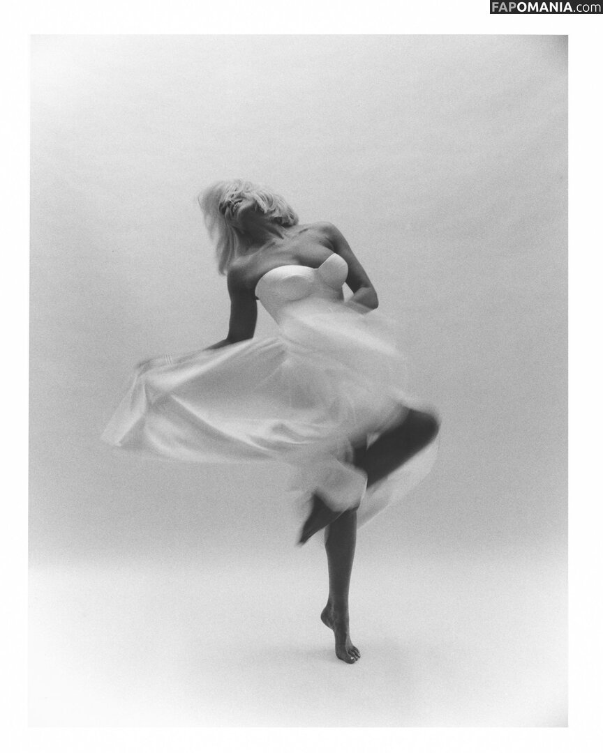 Hannah Waddingham / hannah_waddingham Meztelen OnlyFans  Kikerült fotó #3