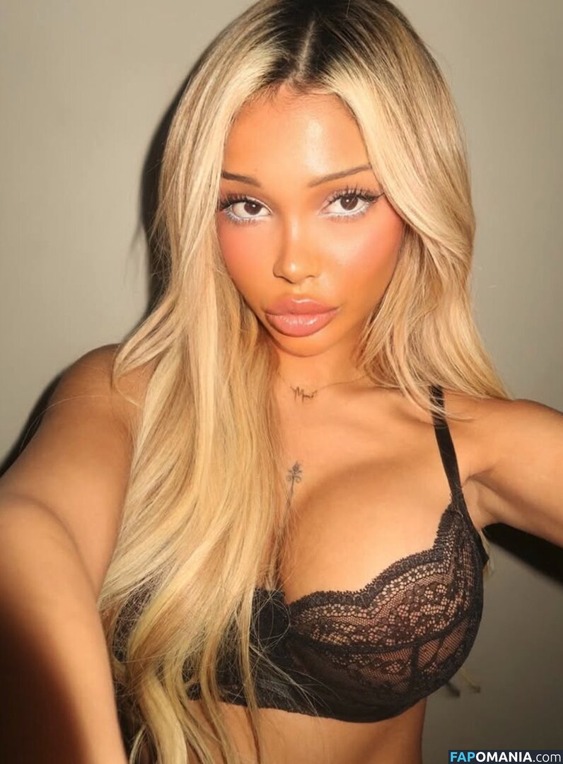 Henniwd Meztelen OnlyFans  Kikerült fotó #2