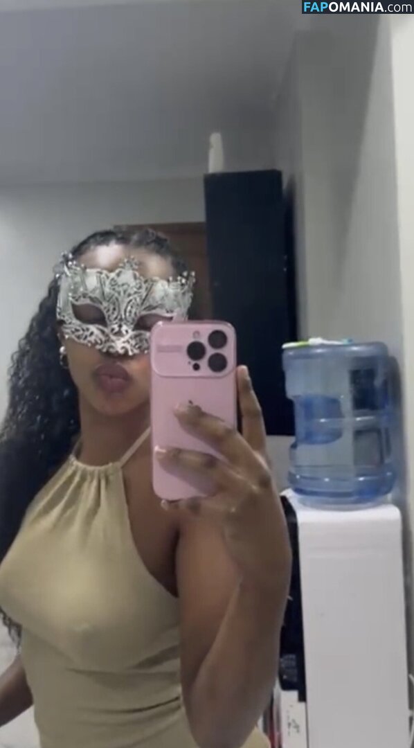 HornAfrica / east african / hickiesnbubbles / hornsafricasafaris Meztelen OnlyFans  Kikerült fotó #3