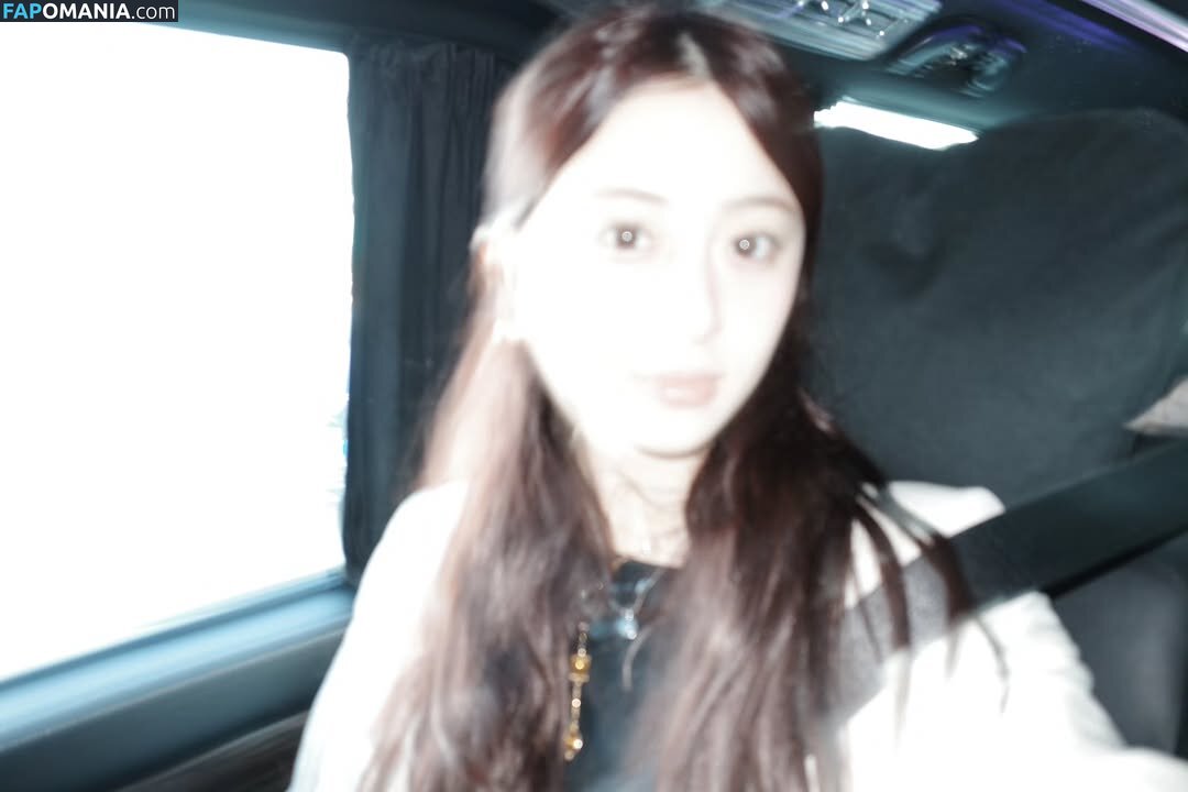 Huh Yunjin 허윤진 / LESSERAFIM / yunjin_lesserafims Meztelen OnlyFans  Kikerült fotó #11