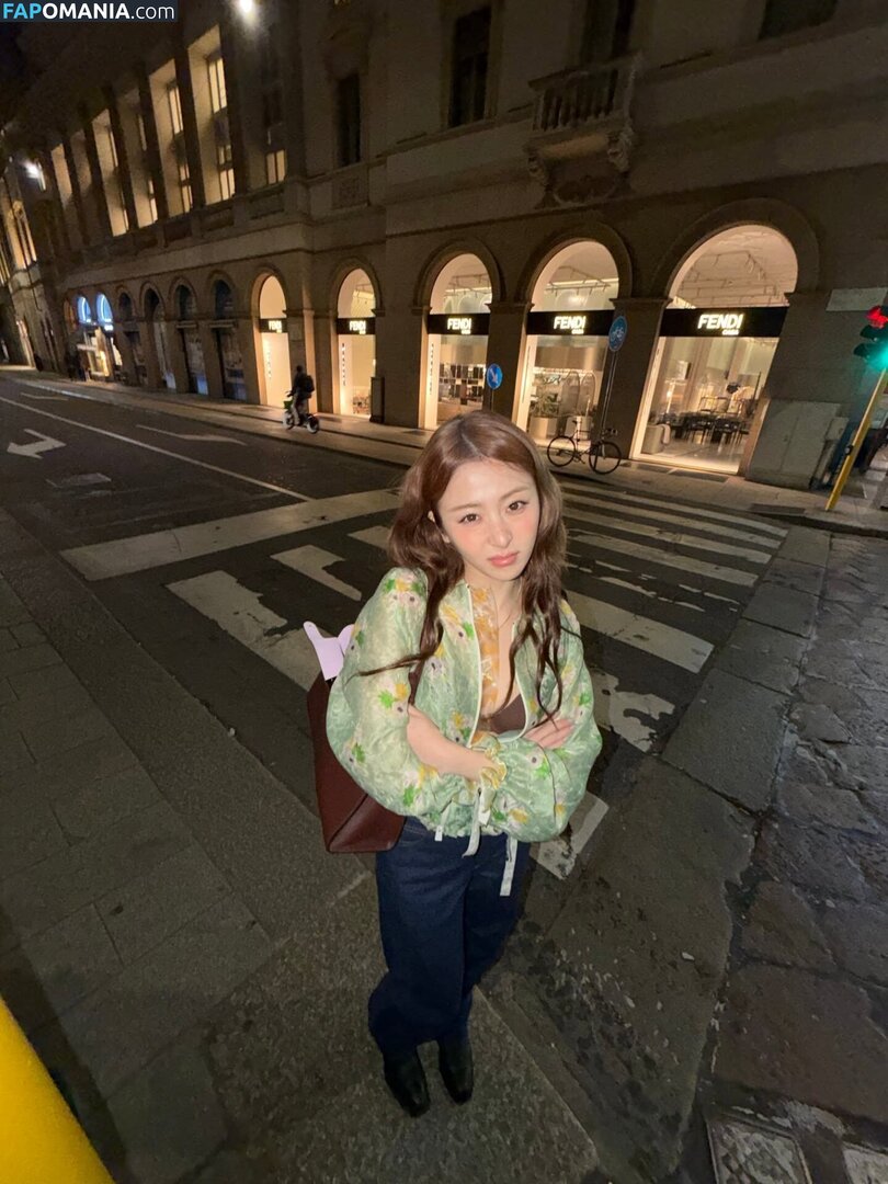 Huh Yunjin 허윤진 / LESSERAFIM / yunjin_lesserafims Meztelen OnlyFans  Kikerült fotó #19
