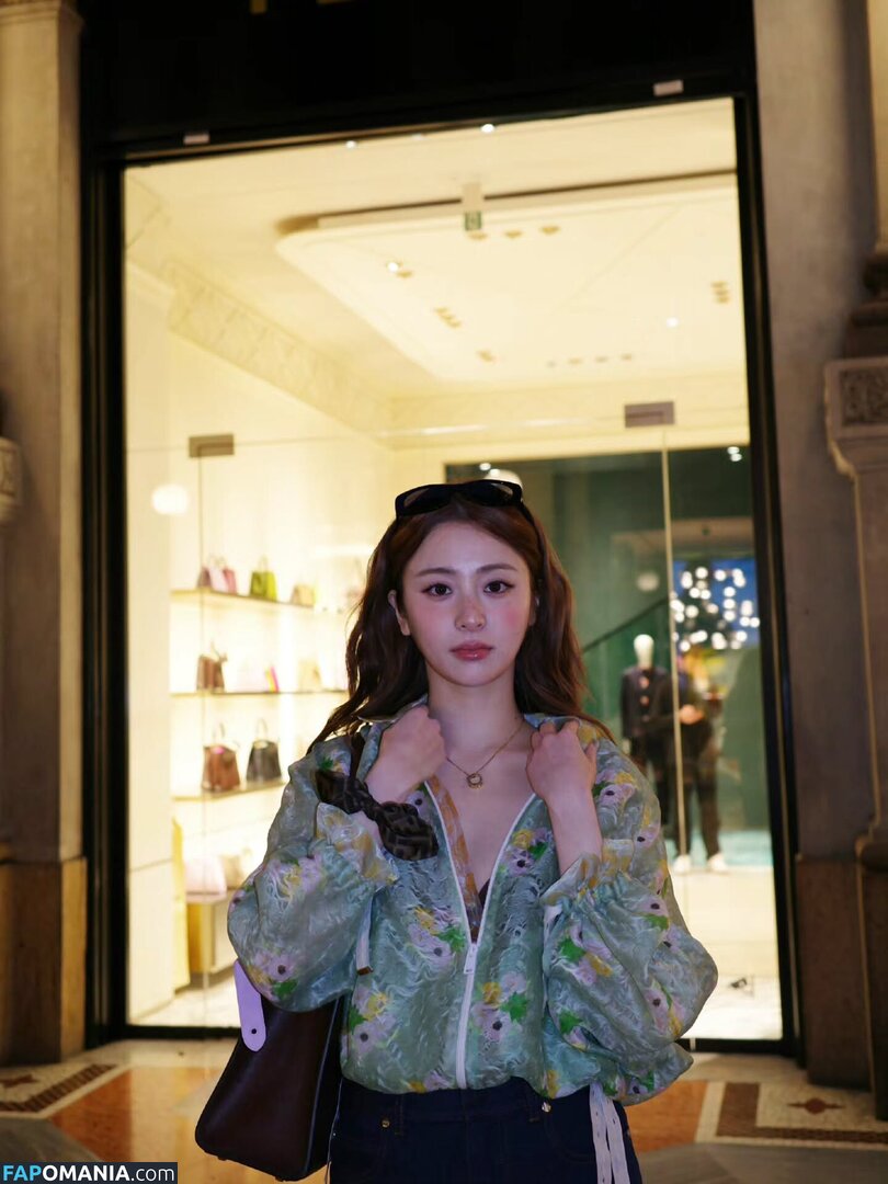 Huh Yunjin 허윤진 / LESSERAFIM / yunjin_lesserafims Meztelen OnlyFans  Kikerült fotó #22