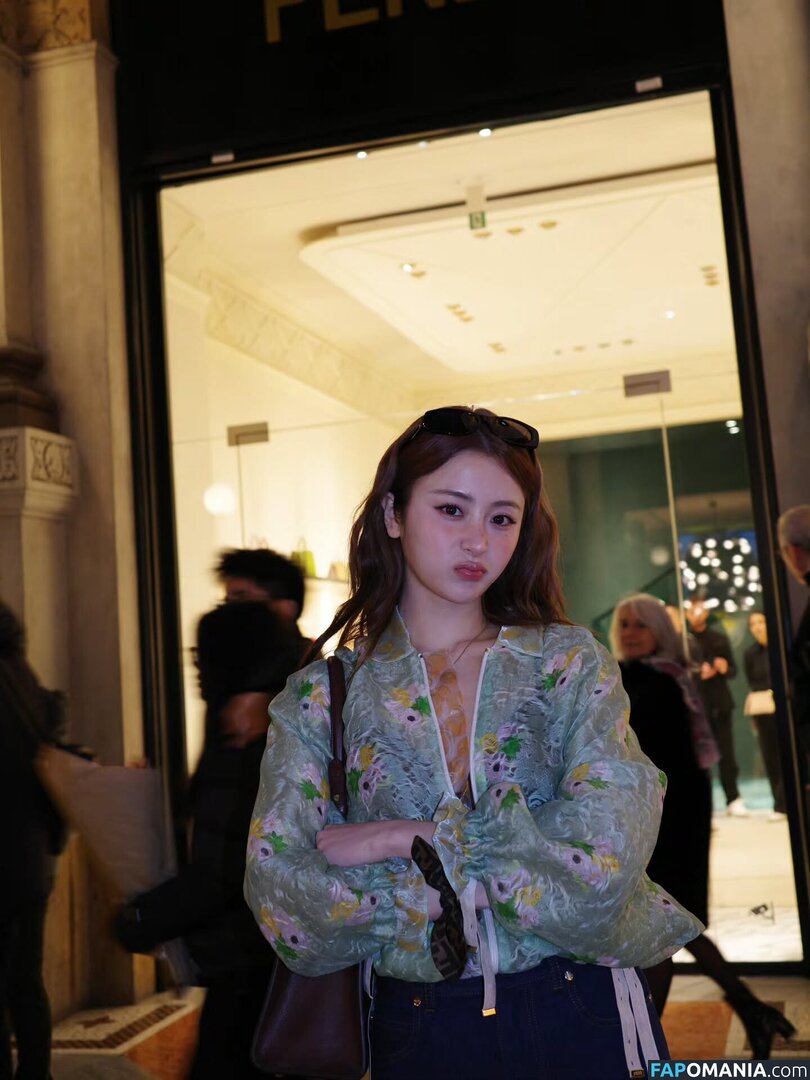 Huh Yunjin 허윤진 / LESSERAFIM / yunjin_lesserafims Meztelen OnlyFans  Kikerült fotó #32