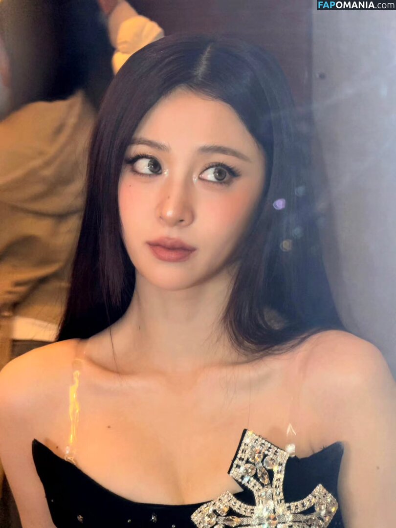 Huh Yunjin 허윤진 / LESSERAFIM / yunjin_lesserafims Meztelen OnlyFans  Kikerült fotó #41