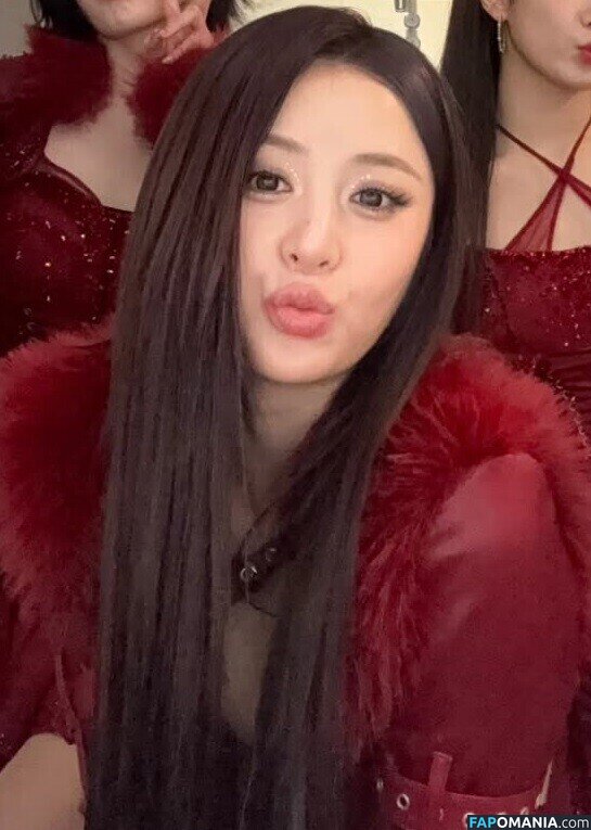 Huh Yunjin 허윤진 / LESSERAFIM / yunjin_lesserafims Meztelen OnlyFans  Kikerült fotó #52