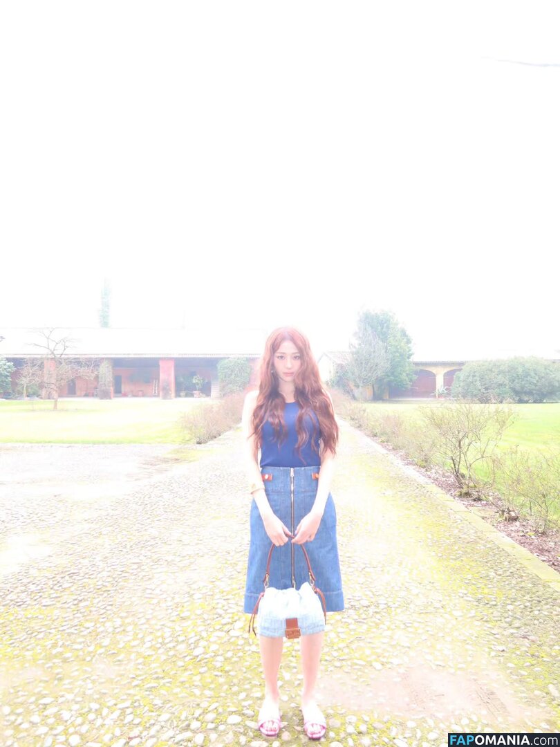 Huh Yunjin 허윤진 / LESSERAFIM / jenaissante Meztelen OnlyFans  Kikerült fotó #87
