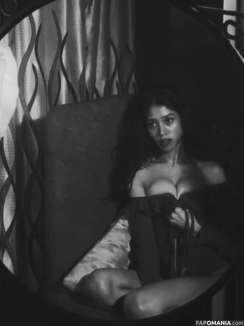 husn.ki.parii Meztelen OnlyFans  Kikerült fotó #3